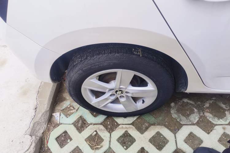 Used Skoda Fabia 2016 1.4L Automatic Car Enjoy Edition Right Rear Wheel Hub