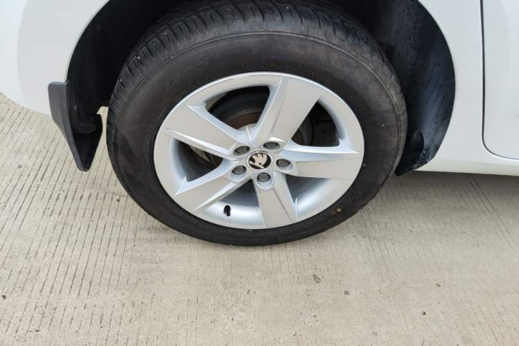 Used Skoda Fabia 2016 1.4L Automatic Car Enjoy Edition Right Rear Wheel Hub