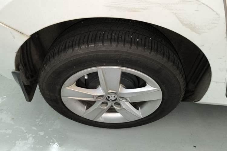 Used Skoda Fabia 2016 1.4L Automatic Car Enjoy Edition Right Rear Wheel Hub