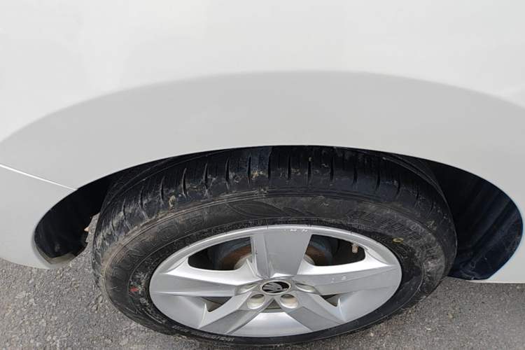 Used Skoda Fabia 2016 1.4L Automatic Car Enjoy Edition Right Rear Wheel Hub