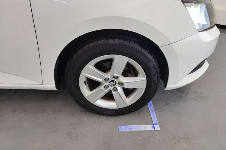 Used Skoda Fabia 2016 1.4L Automatic Car Enjoy Edition Right Rear Wheel Hub