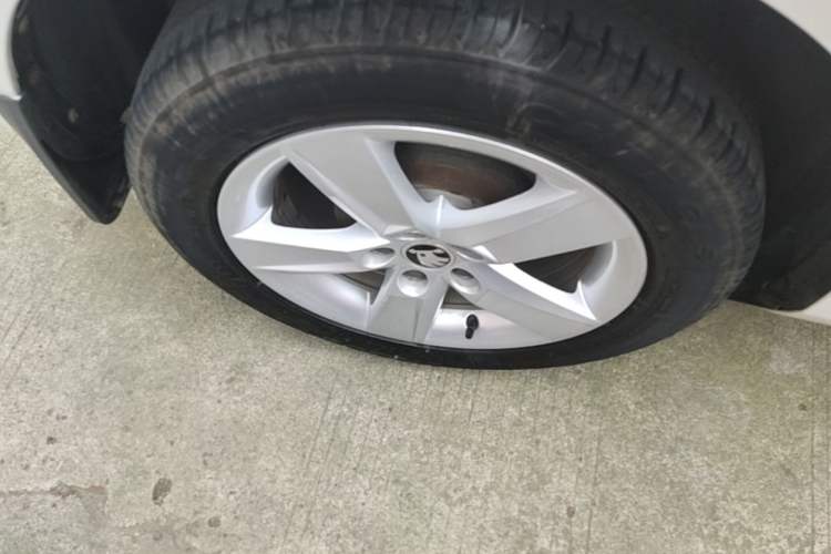 Used Skoda Fabia 2016 1.4L Automatic Car Enjoy Edition Right Rear Wheel Hub
