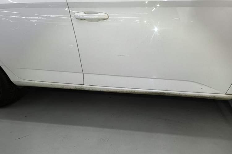 Used Skoda Fabia 2016 1.4L Automatic Car Enjoy Edition Right Side Sill