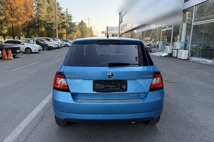 Used Skoda Fabia 2017 1.4L Automatic Front-Drive Model Exterior 5