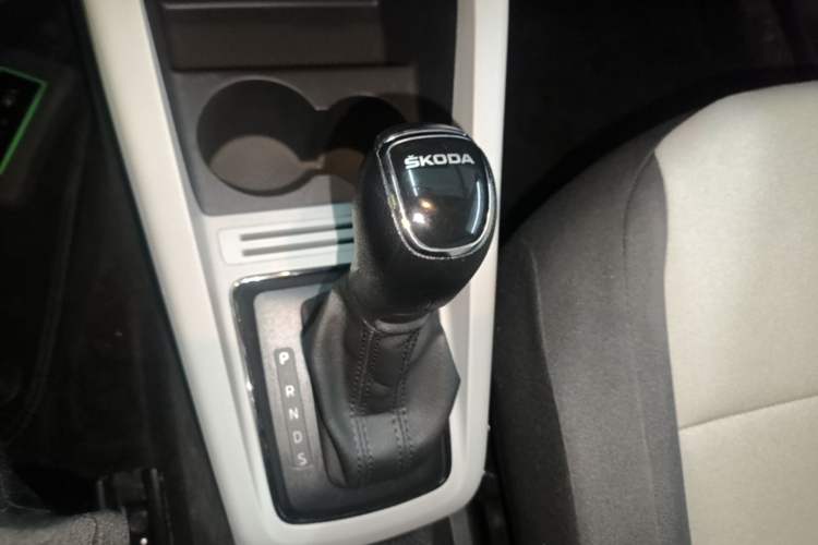 Used Skoda Fabia 2017 1.4L Automatic Car Enjoy Edition Gear Lever