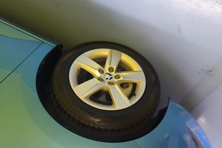 Used Skoda Fabia 2017 1.4L Automatic Car Enjoy Edition Left Front Wheel Hub