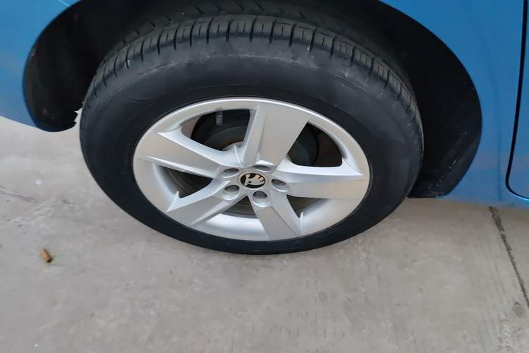 Used Skoda Fabia 2017 1.4L Automatic Car Enjoy Edition Right Rear Wheel Hub