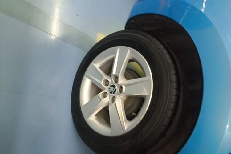 Used Skoda Fabia 2017 1.4L Automatic Car Enjoy Edition Right Rear Wheel Hub