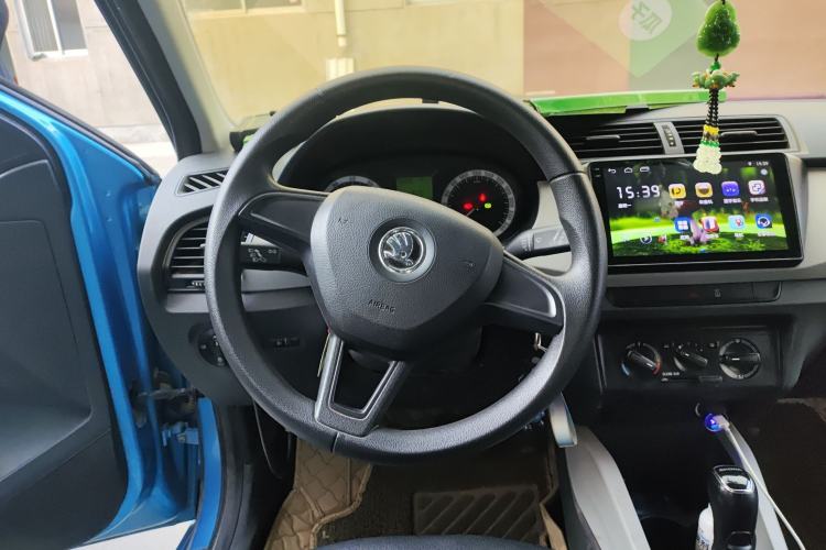 Used Skoda Fabia 2017 1.4L Automatic Front-Drive Model Steering Wheel