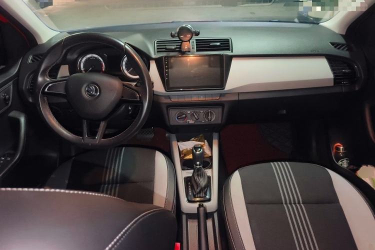 Used Skoda Fabia 2017 1.6L Automatic Sport Edition Center Console