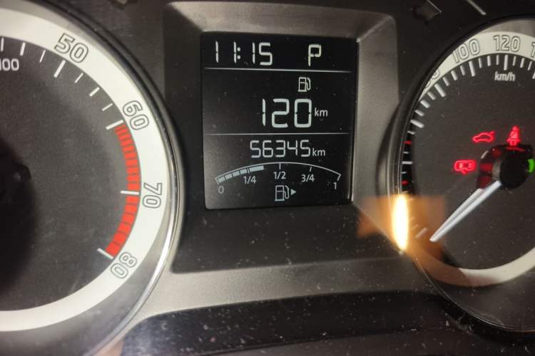 Used Skoda Fabia 2017 1.6L Automatic Sport Edition Odometer Close Up