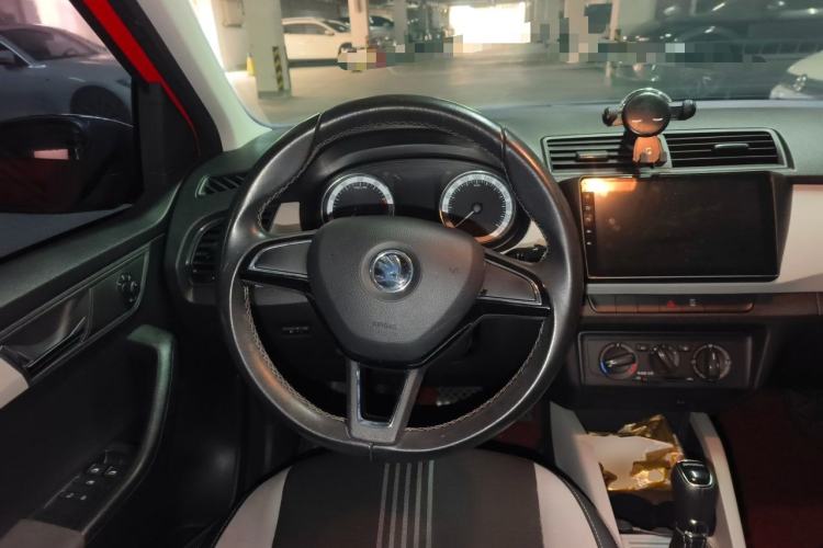 Used Skoda Fabia 2017 1.6L Automatic Sport Edition Steering Wheel