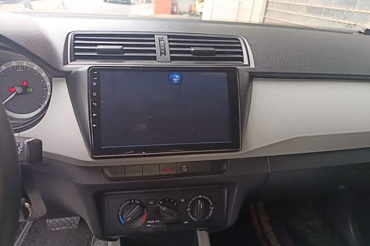 Used Skoda Fabia 2017 1.4L Automatic Car Enjoy Edition Audio And AC Panel