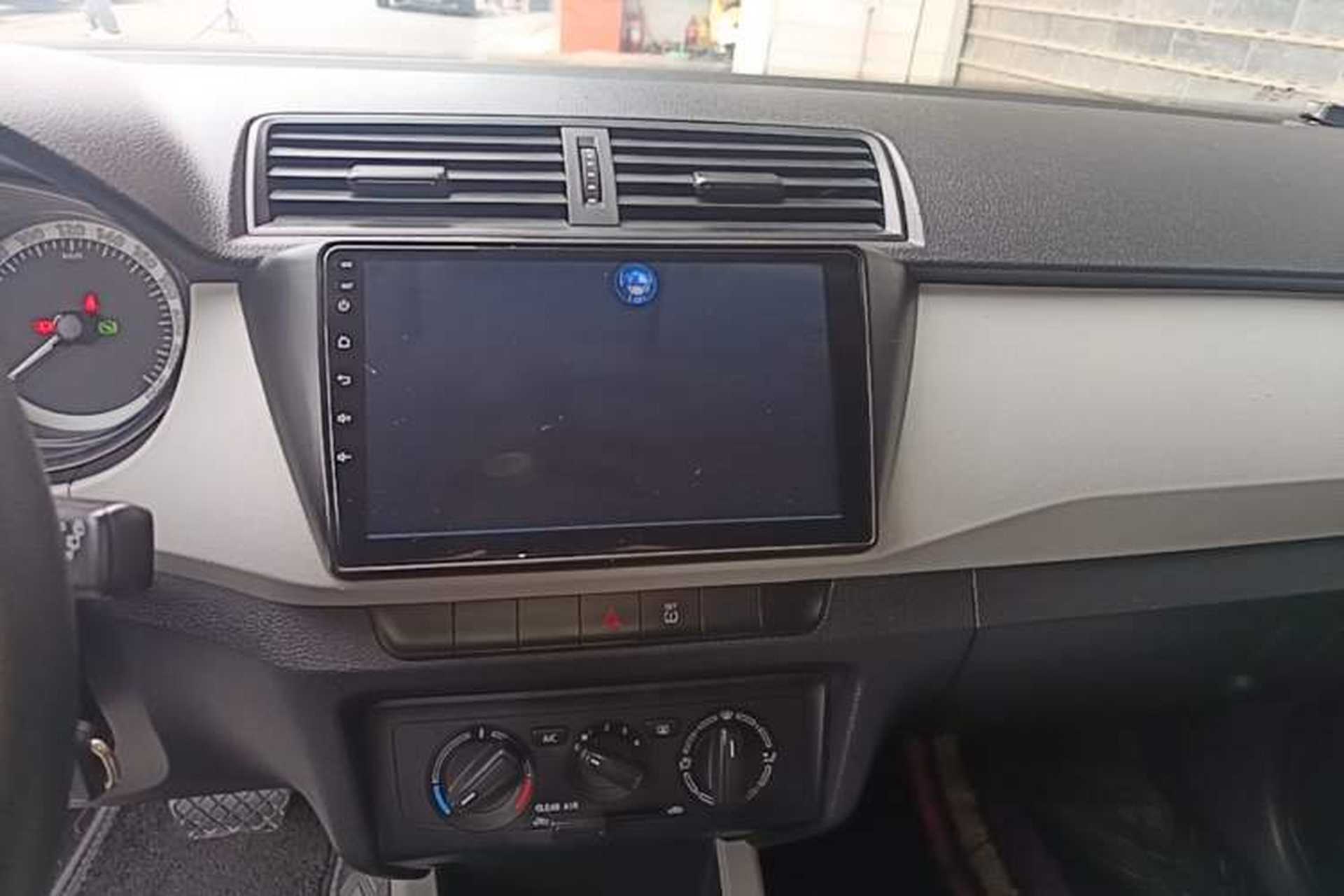Used Skoda Fabia 2017 1.4L Automatic Car Enjoy Edition Audio And AC Panel