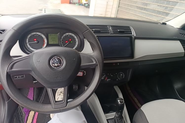Used Skoda Fabia 2017 1.4L Automatic Car Enjoy Edition Center Console