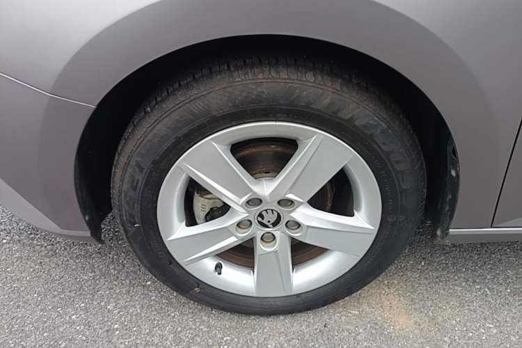 Used Skoda Fabia 2017 1.4L Automatic Car Enjoy Edition Left Front Wheel Hub