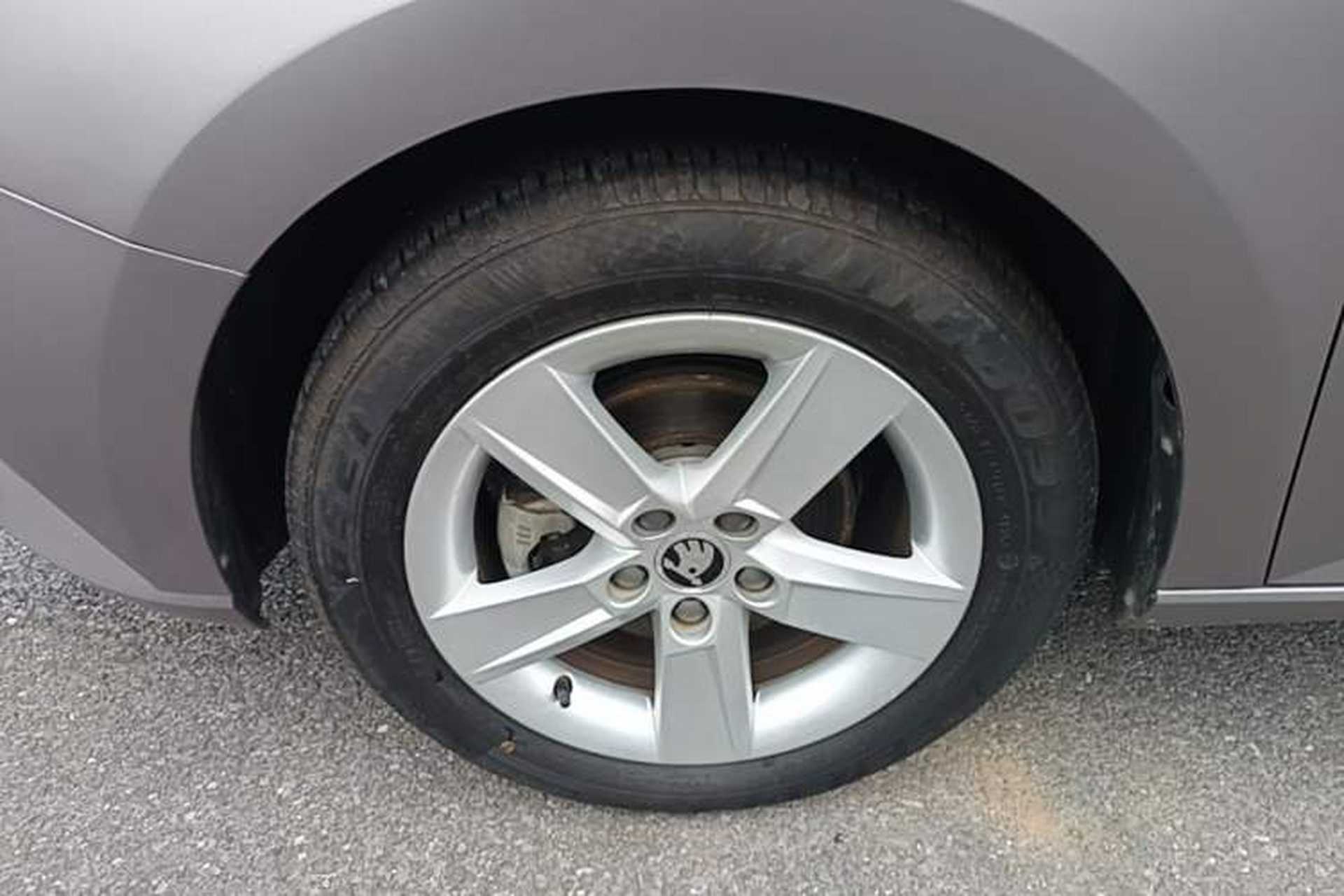 Used Skoda Fabia 2017 1.4L Automatic Car Enjoy Edition Left Front Wheel Hub
