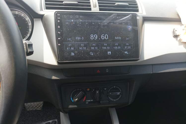 Used Skoda Fabia 2017 1.6L Automatic Chuanxing Edition Audio And AC Panel