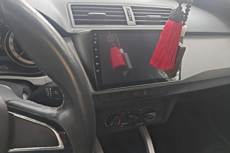 Used Skoda Fabia 2017 1.6L Automatic Sport Edition Audio And AC Panel