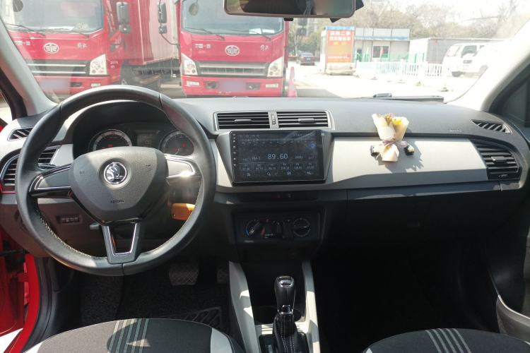 Used Skoda Fabia 2017 1.6L Automatic Chuanxing Edition Center Console