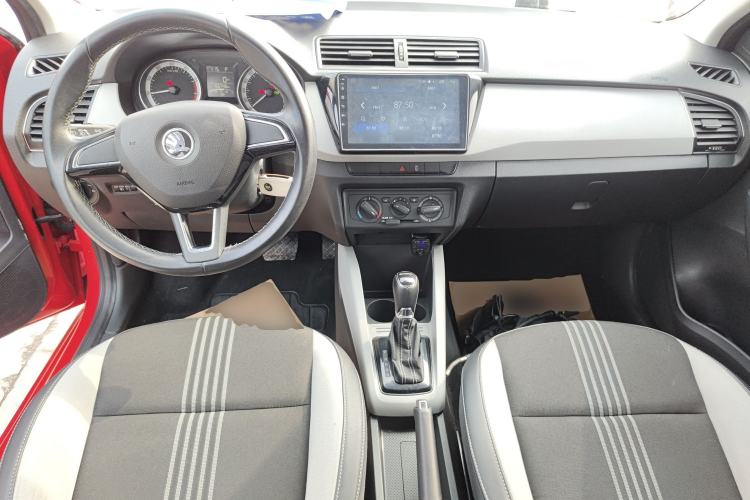 Used Skoda Fabia 2017 1.6L Automatic Sport Edition Center Console