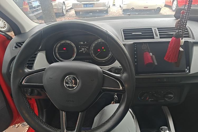Used Skoda Fabia 2017 1.6L Automatic Sport Edition Center Console