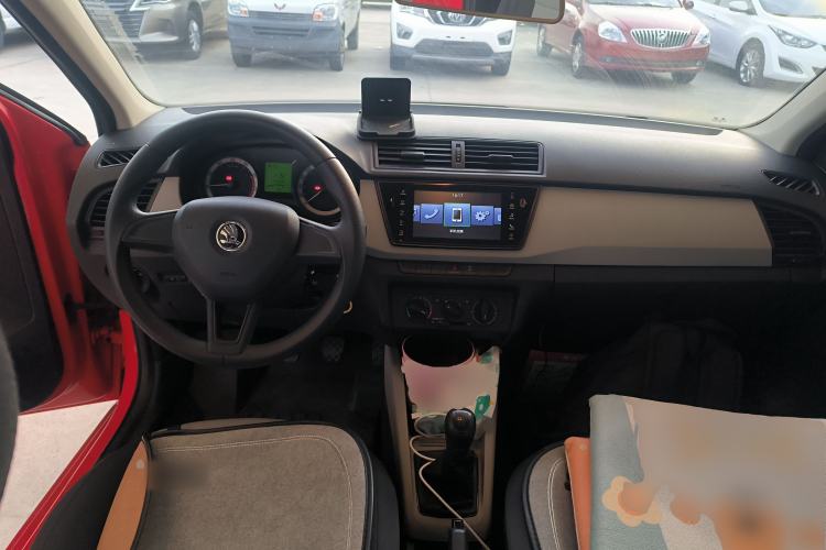 Used Skoda Fabia 2017 1.4L Manual Enjoy Edition Center Console
