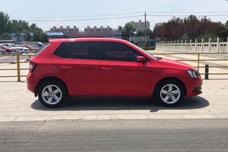 Used Skoda Fabia 2017 1.4L Automatic Car Enjoy Edition Exterior 2