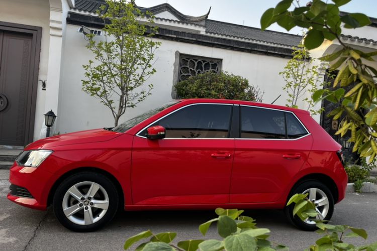 Used Skoda Fabia 2017 1.4L Automatic Car Enjoy Edition Exterior 3