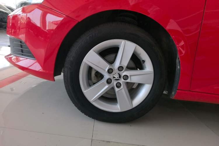 Used Skoda Fabia 2017 1.4L Automatic Car Enjoy Edition Exterior 4