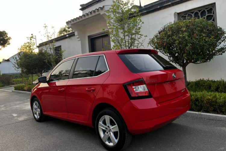 Used Skoda Fabia 2017 1.4L Automatic Car Enjoy Edition Exterior 4