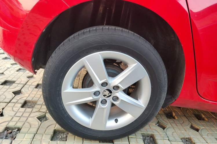 Used Skoda Fabia 2017 1.4L Automatic Car Enjoy Edition Exterior 4