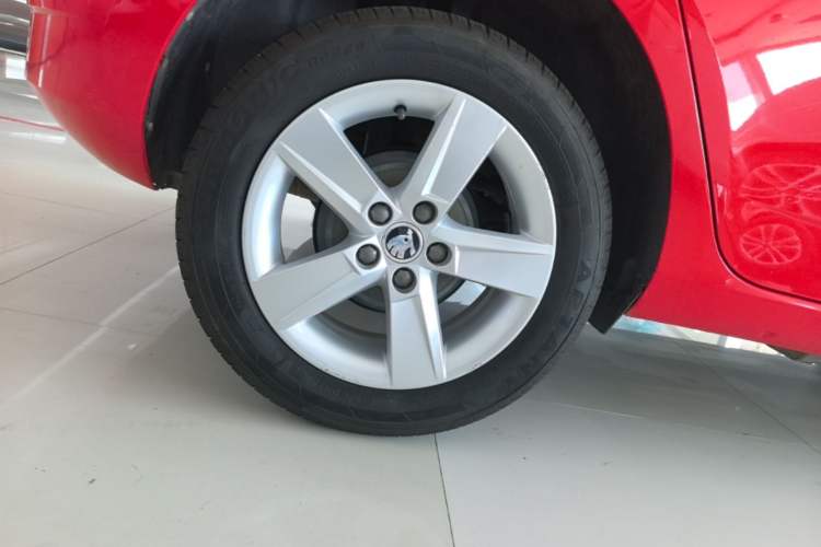 Used Skoda Fabia 2017 1.4L Automatic Car Enjoy Edition Exterior 5