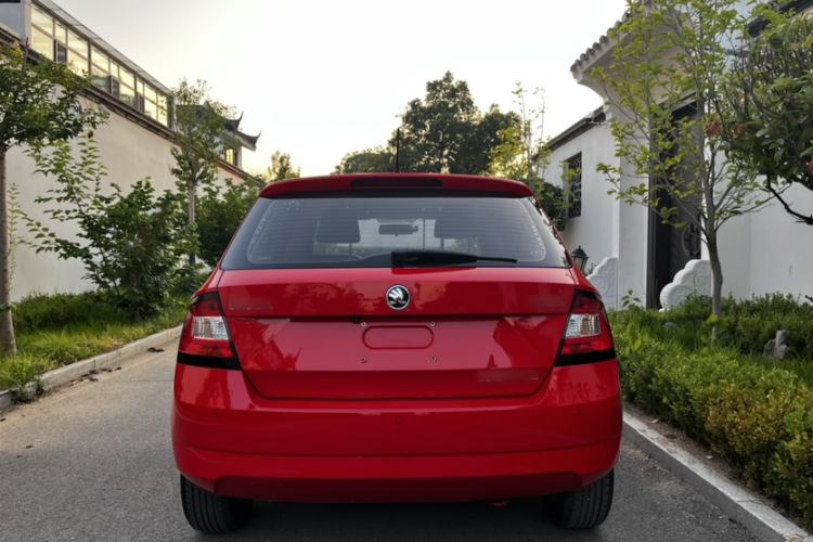 Used Skoda Fabia 2017 1.4L Automatic Car Enjoy Edition Exterior 5