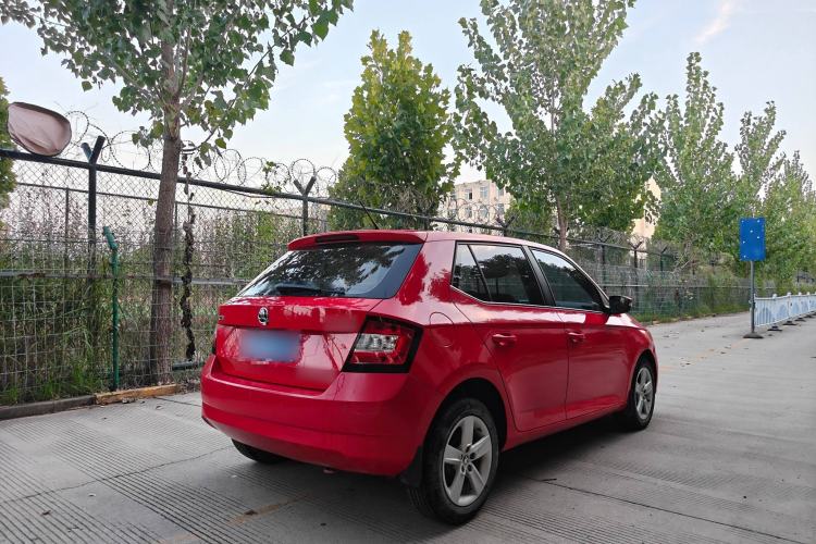Used Skoda Fabia 2017 1.4L Automatic Car Enjoy Edition Exterior 5