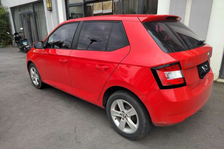 Used Skoda Fabia 2017 1.4L Automatic Car Enjoy Edition Exterior 5