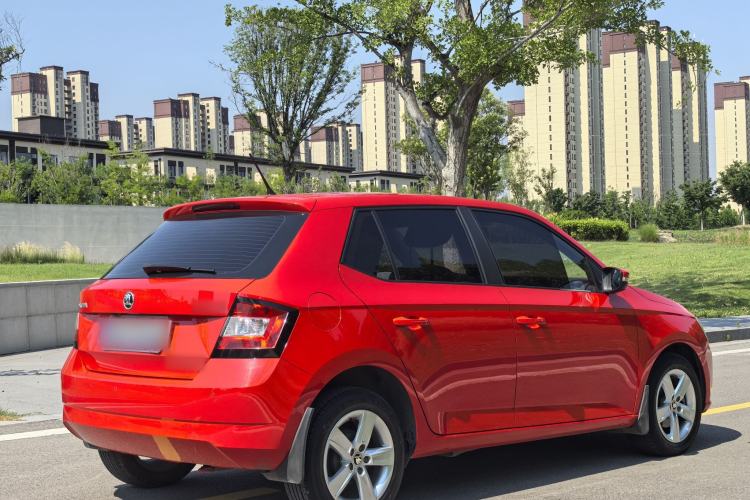 Used Skoda Fabia 2017 1.4L Automatic Car Enjoy Edition Exterior 6