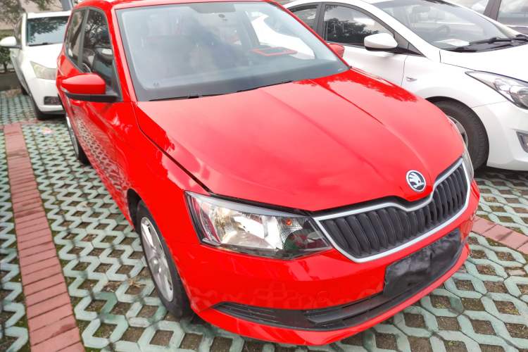 Used Skoda Fabia 2017 1.4L Automatic Car Enjoy Edition Front Right 45 Deg