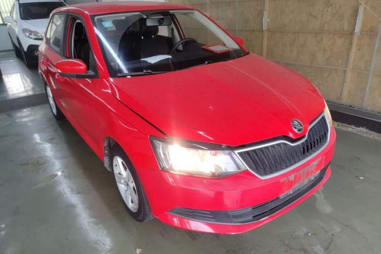 Used Skoda Fabia 2017 1.4L Automatic Car Enjoy Edition Front Right 45 Deg