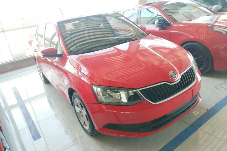 Used Skoda Fabia 2017 1.4L Automatic Car Enjoy Edition Front Right 45 Deg