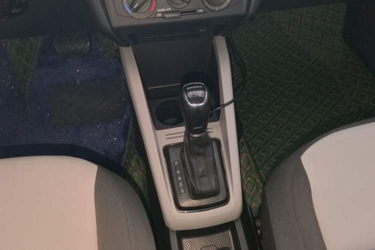 Used Skoda Fabia 2017 1.4L Automatic Car Enjoy Edition Gear Lever