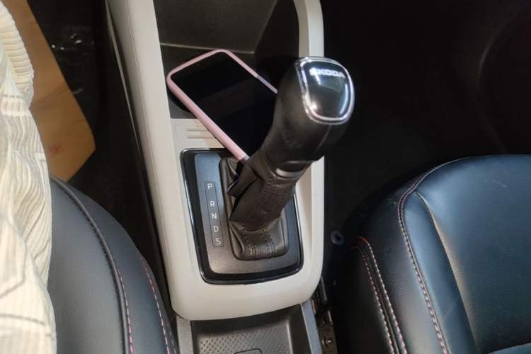 Used Skoda Fabia 2017 1.4L Automatic Car Enjoy Edition Gear Lever