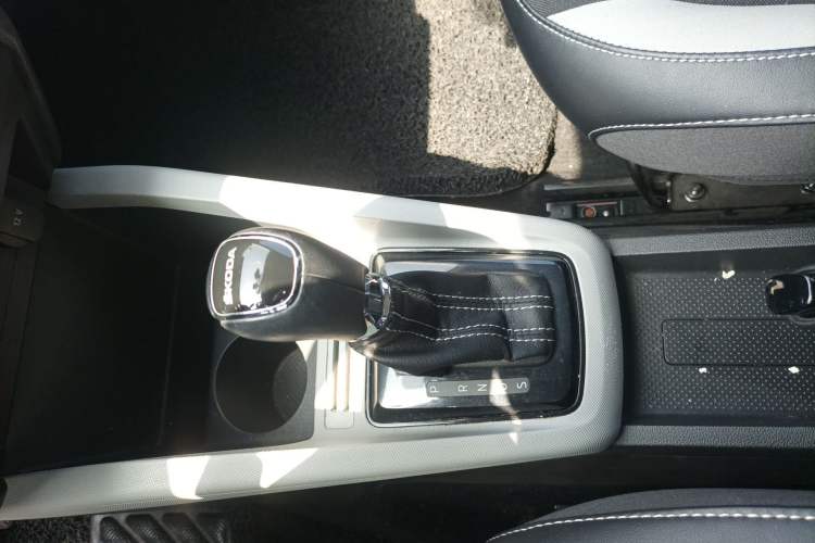 Used Skoda Fabia 2017 1.6L Automatic Chuanxing Edition Gear Lever