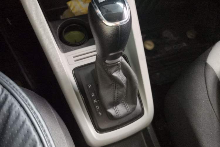 Used Skoda Fabia 2017 1.4L Automatic Car Enjoy Edition Gear Lever