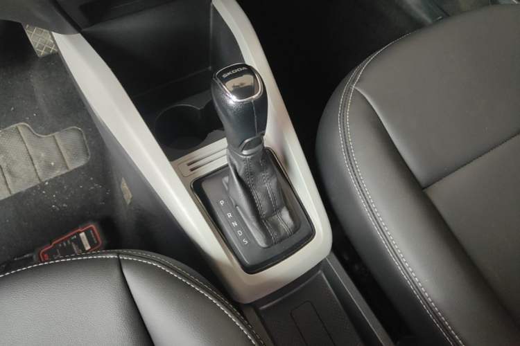Used Skoda Fabia 2017 1.4L Automatic Car Enjoy Edition Gear Lever