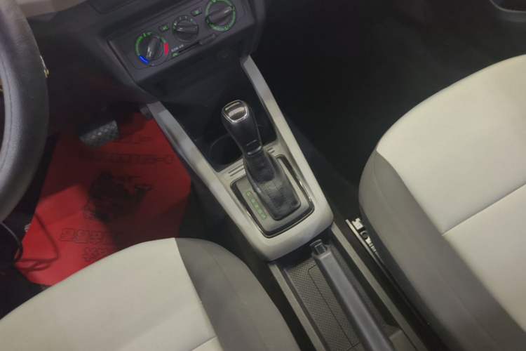 Used Skoda Fabia 2017 1.4L Automatic Car Enjoy Edition Gear Lever