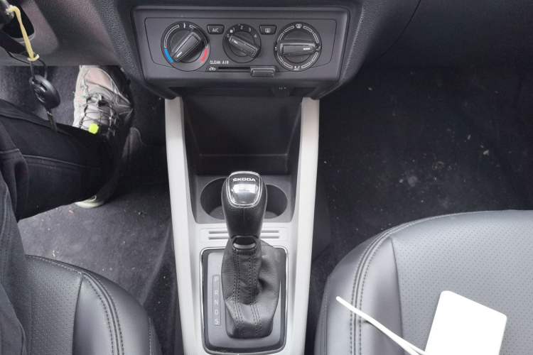 Used Skoda Fabia 2017 1.4L Automatic Car Enjoy Edition Gear Lever