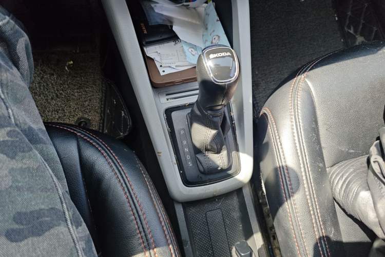 Used Skoda Fabia 2017 1.4L Automatic Car Enjoy Edition Gear Lever