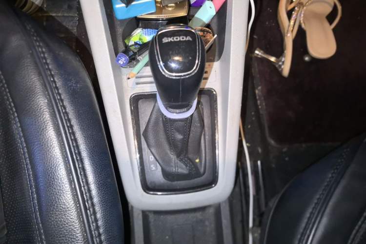 Used Skoda Fabia 2017 1.4L Automatic Car Enjoy Edition Gear Lever