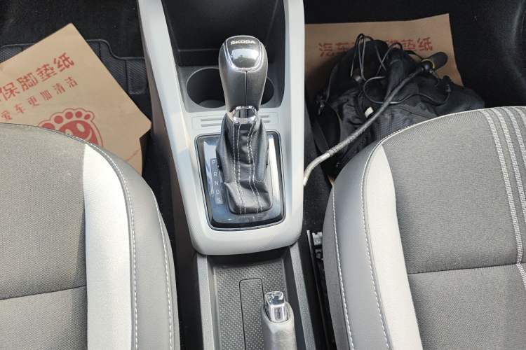 Used Skoda Fabia 2017 1.6L Automatic Sport Edition Gear Lever